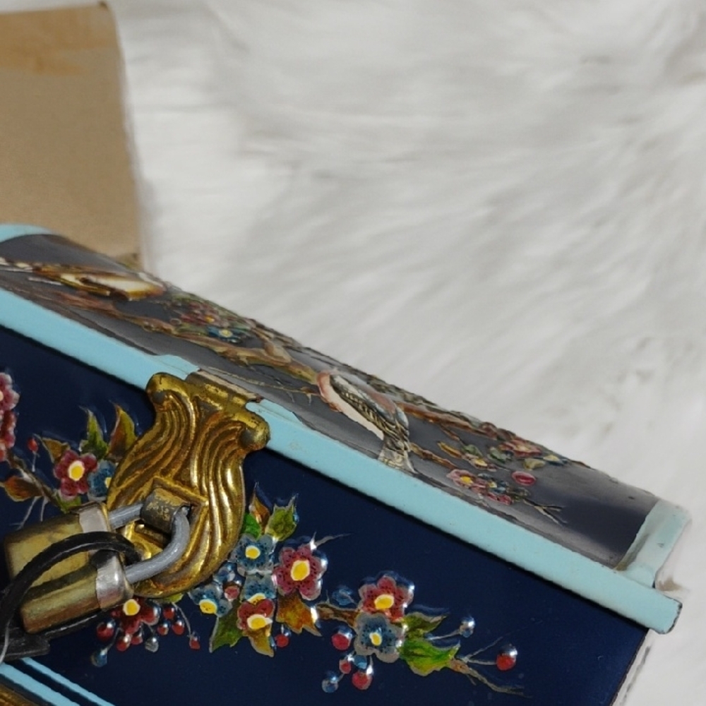 Linette Thin Metal Hand-Painted Floral & Bird Decor Print Box W Lock/Keys (BX80) - Picture 12 of 15